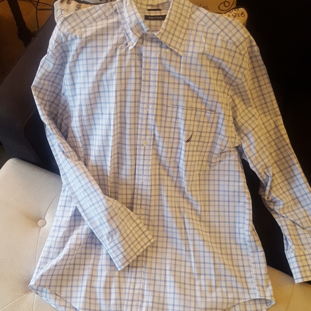 Men's Nautica long sleeve dress shirt. Lightweight